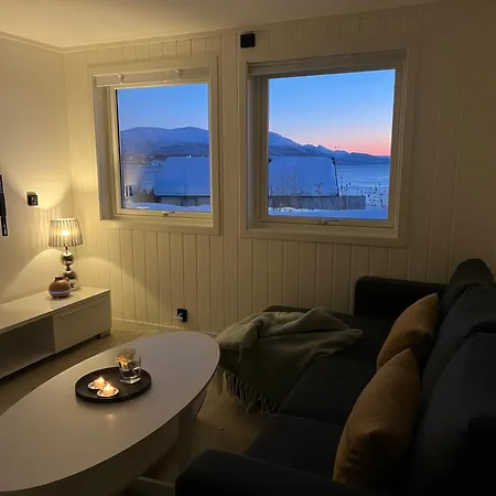 Modern In Scenic Kvaloya Amazing View * トロムソ