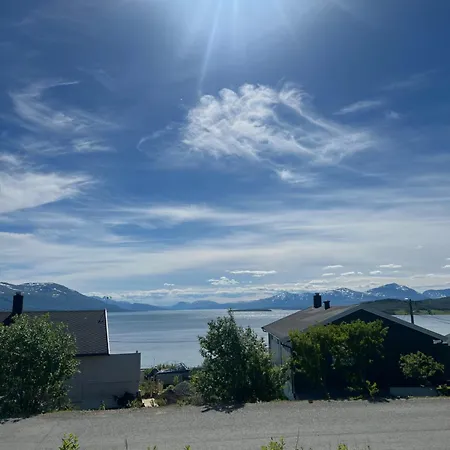 Modern In Scenic Kvaloya Amazing View * Tromsø